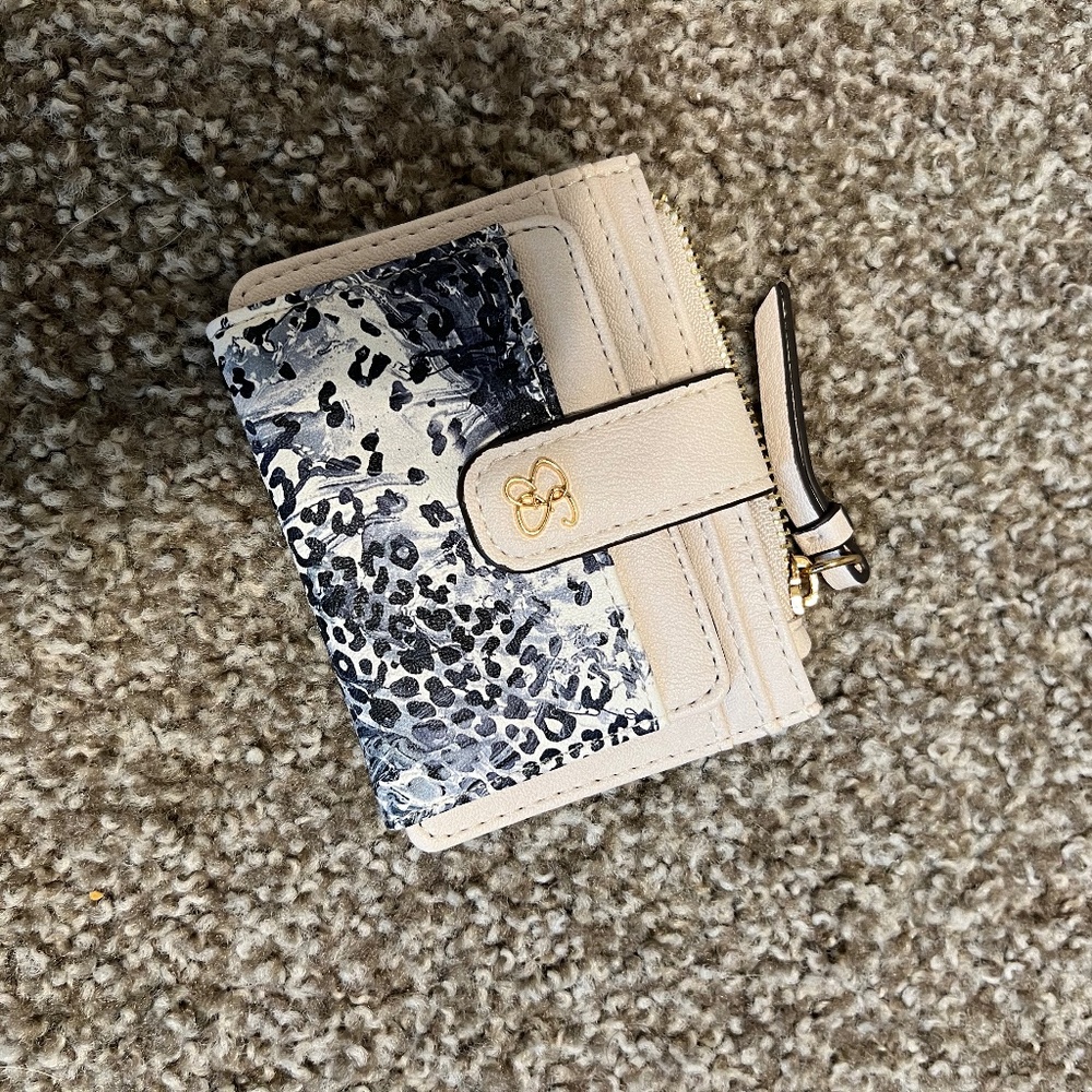 Jessica Simpson Black and Cream Wallet
